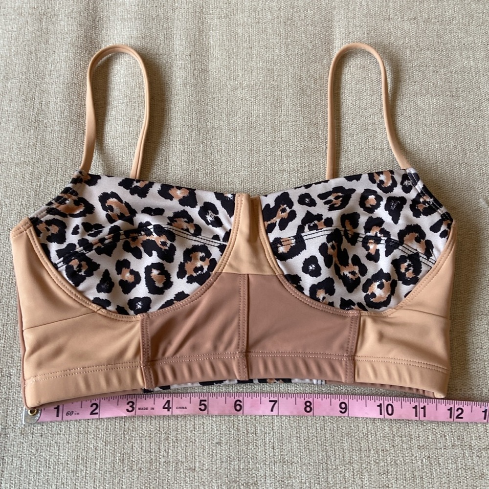 Sports bra in cheetah print, size S/M ASOS brand. - Picture 9 of 12